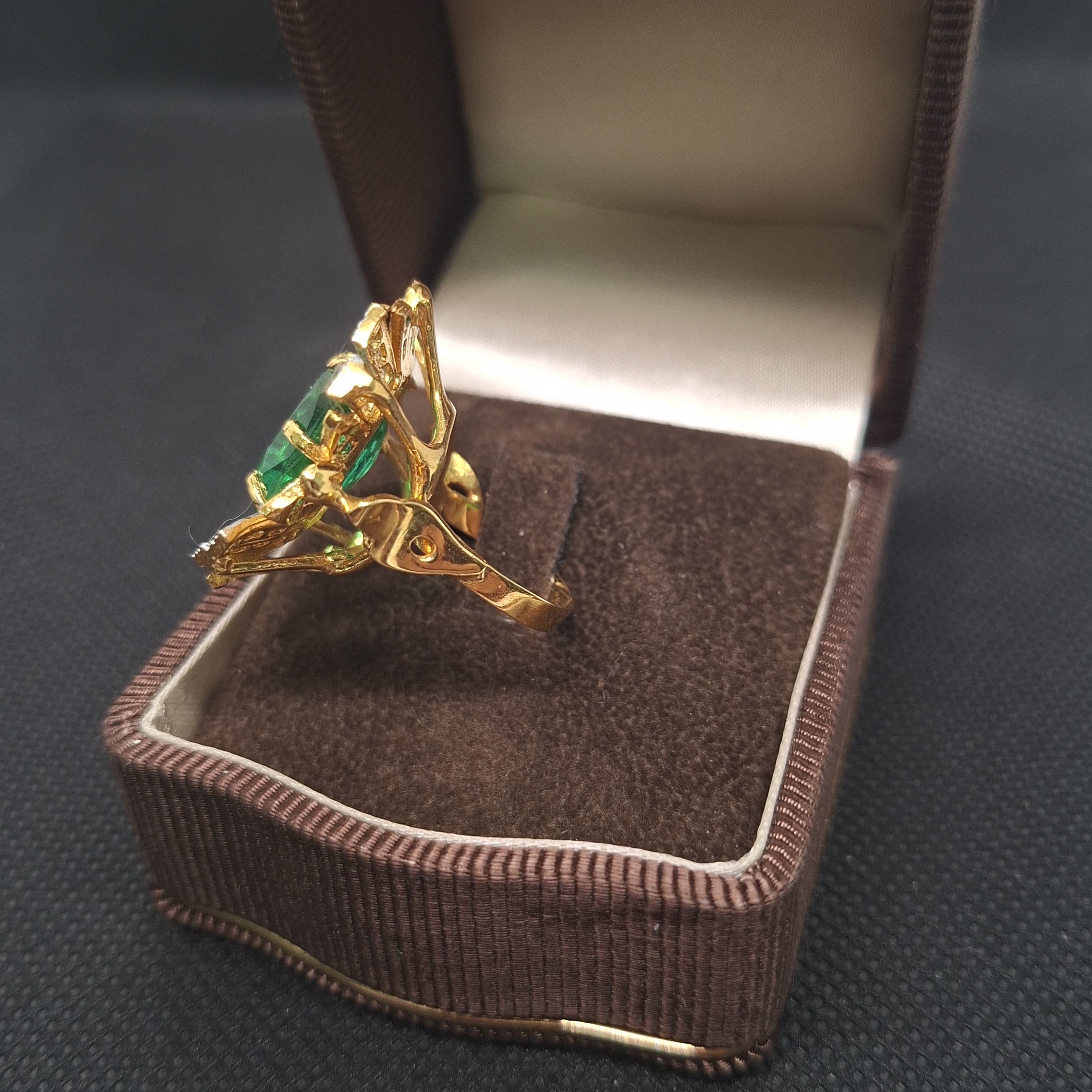 Anello stile liberty