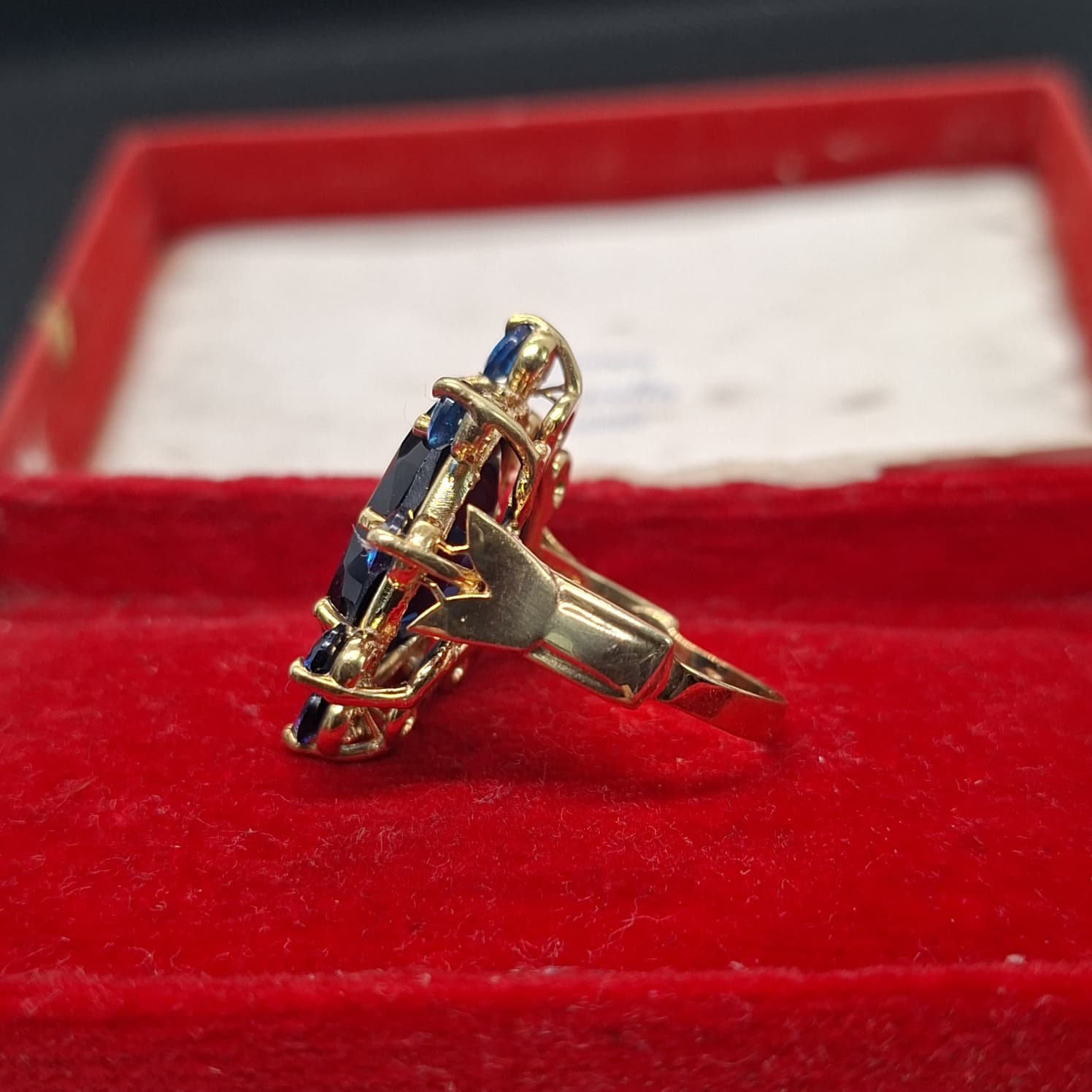 Anello stile vittoriano