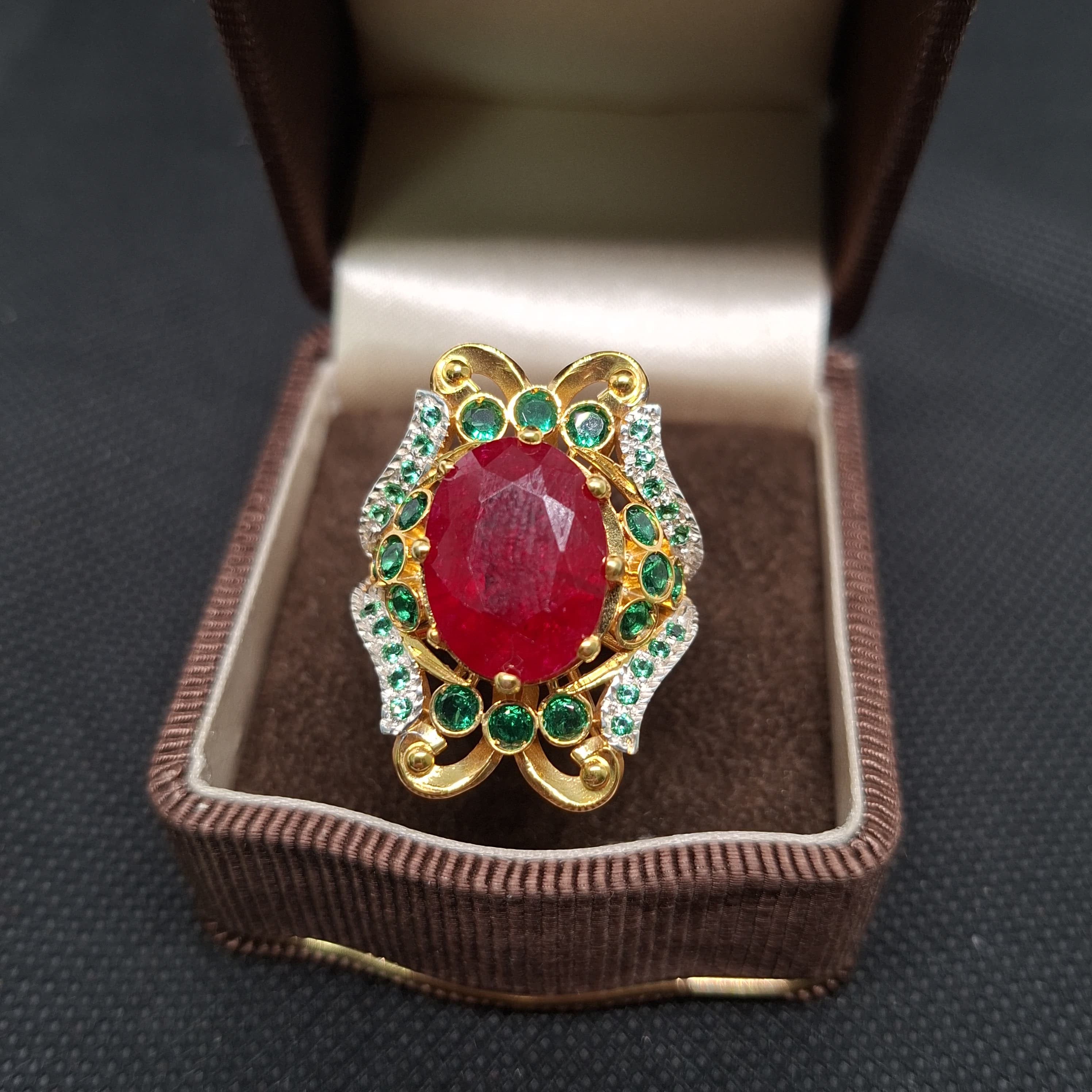 Anello stile liberty