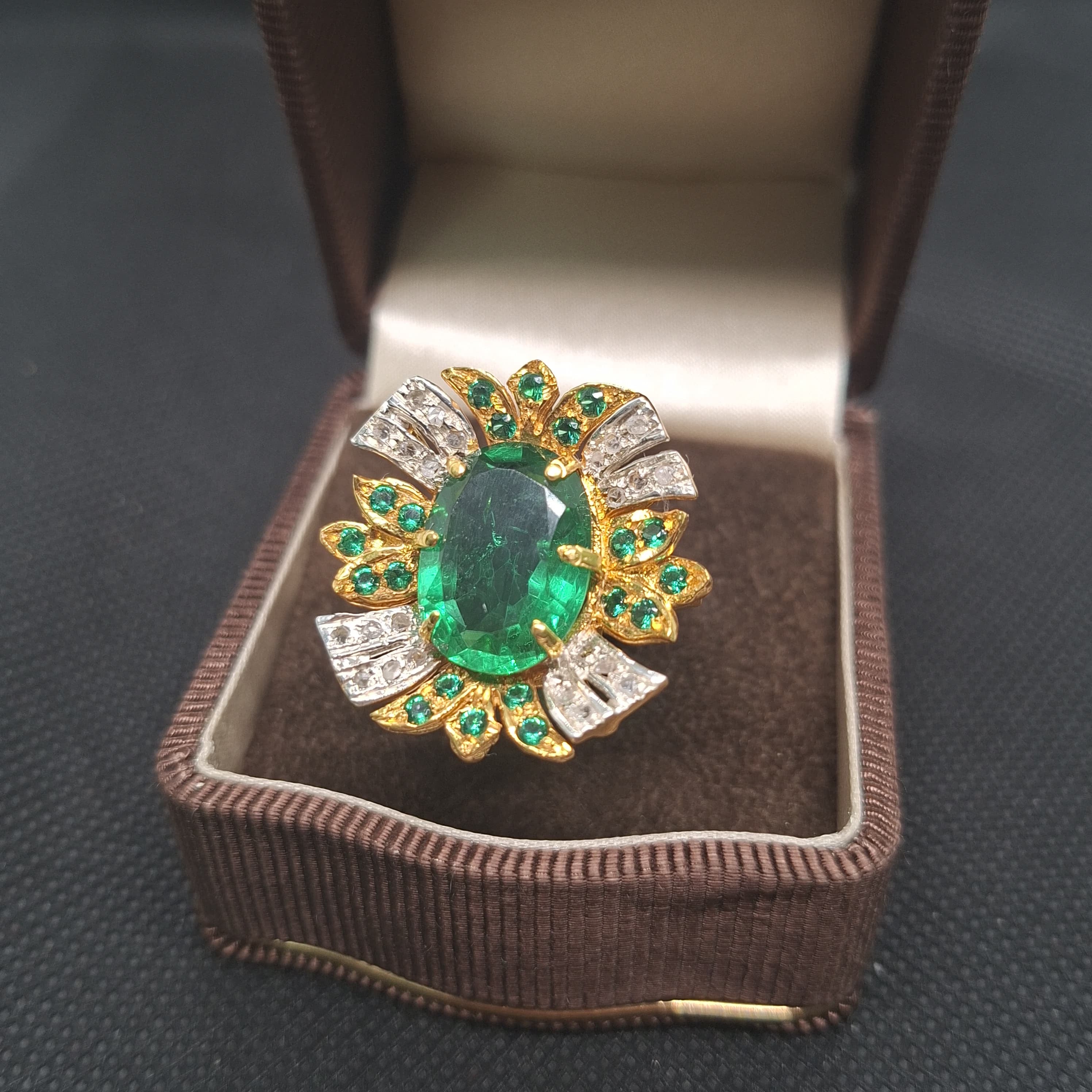 Anello stile liberty