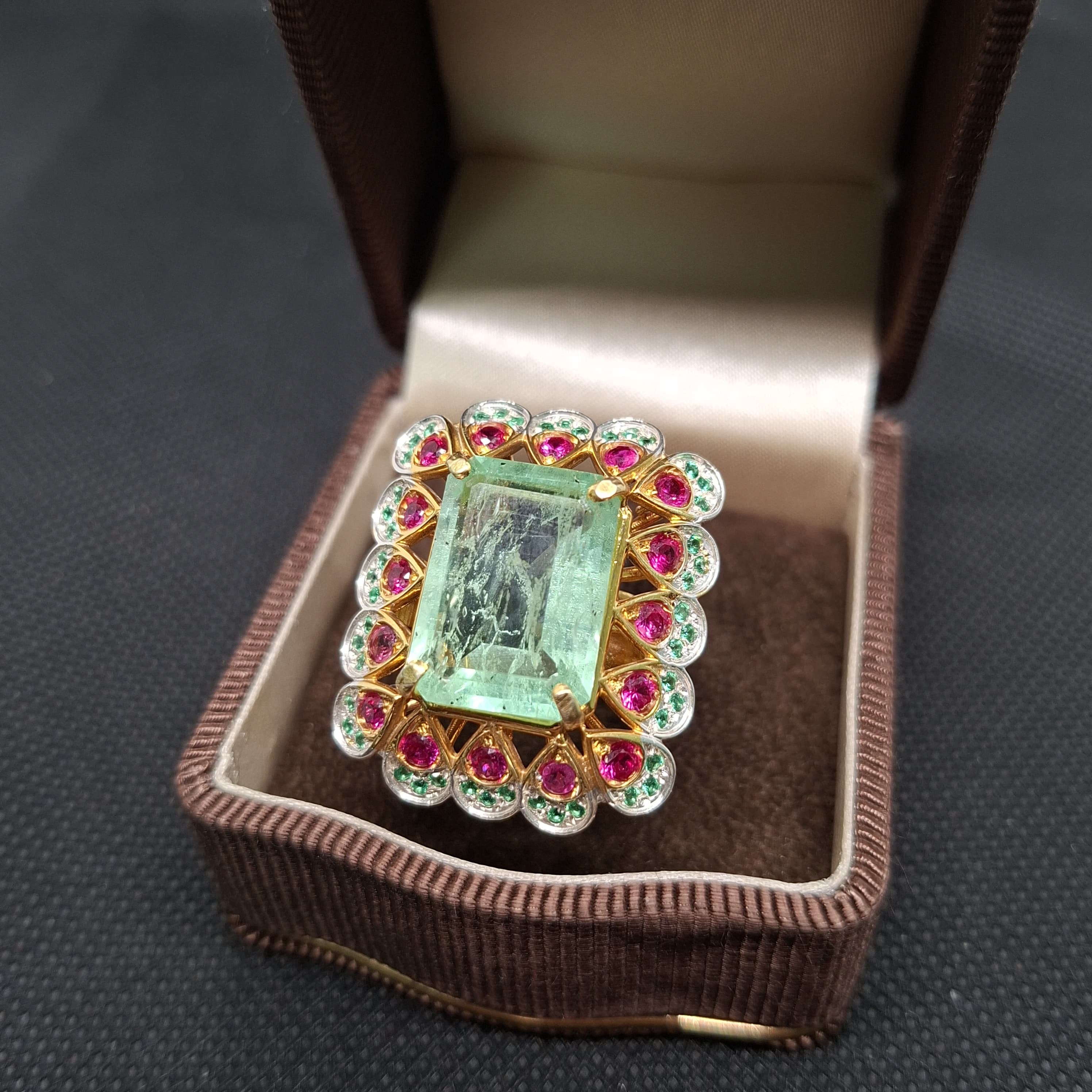 Anello stile liberty