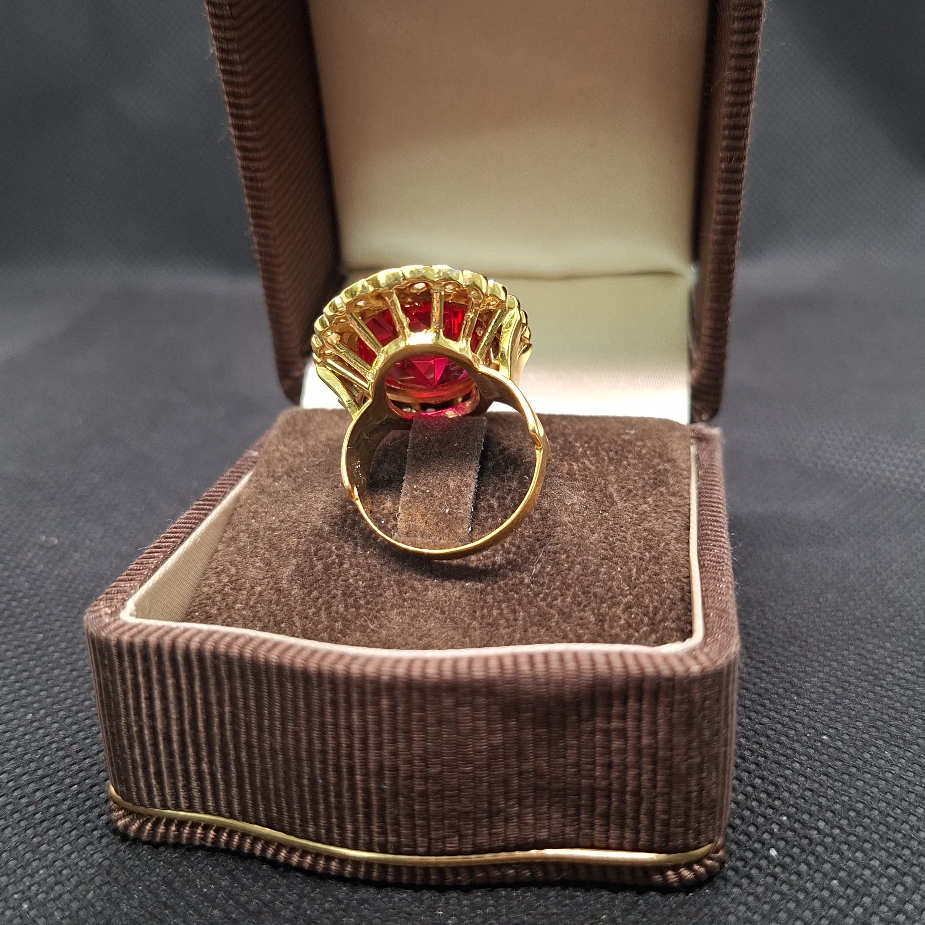 Anello stile vittoriano