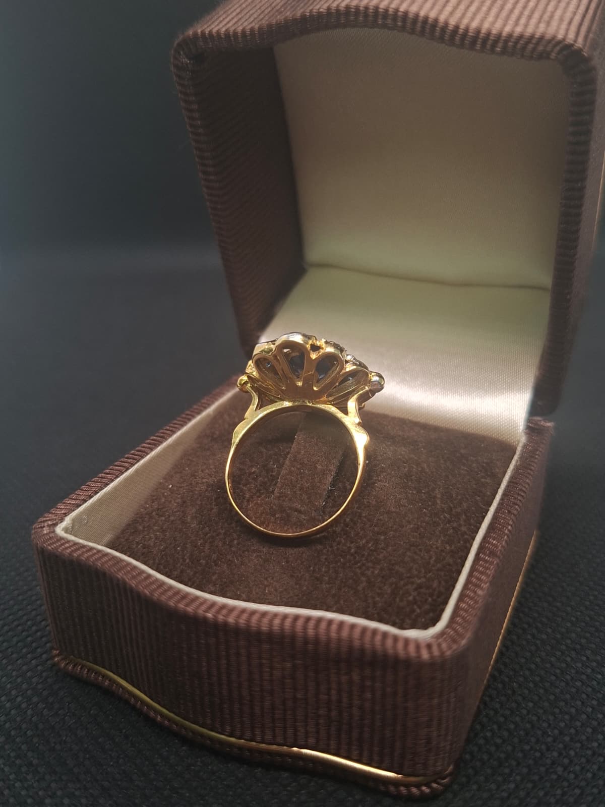 Anello stile vittoriano