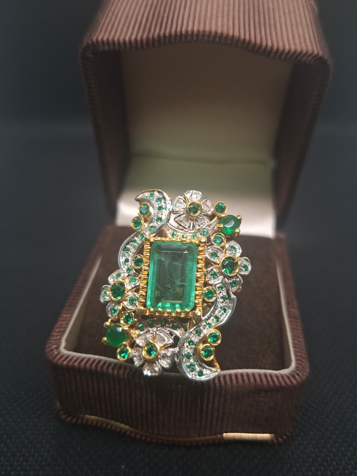 Anello stile liberty