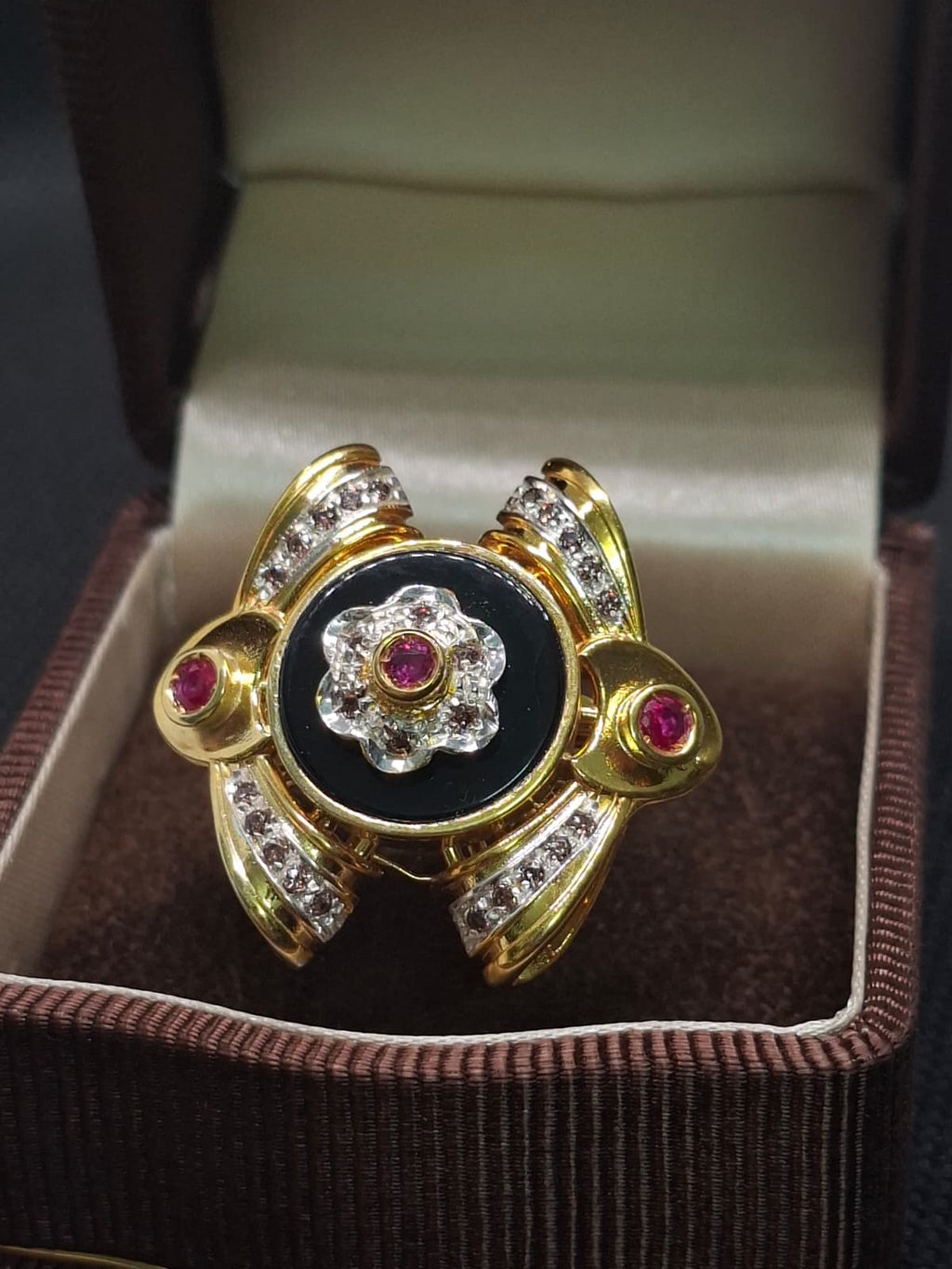Anello oro e onice con rubini