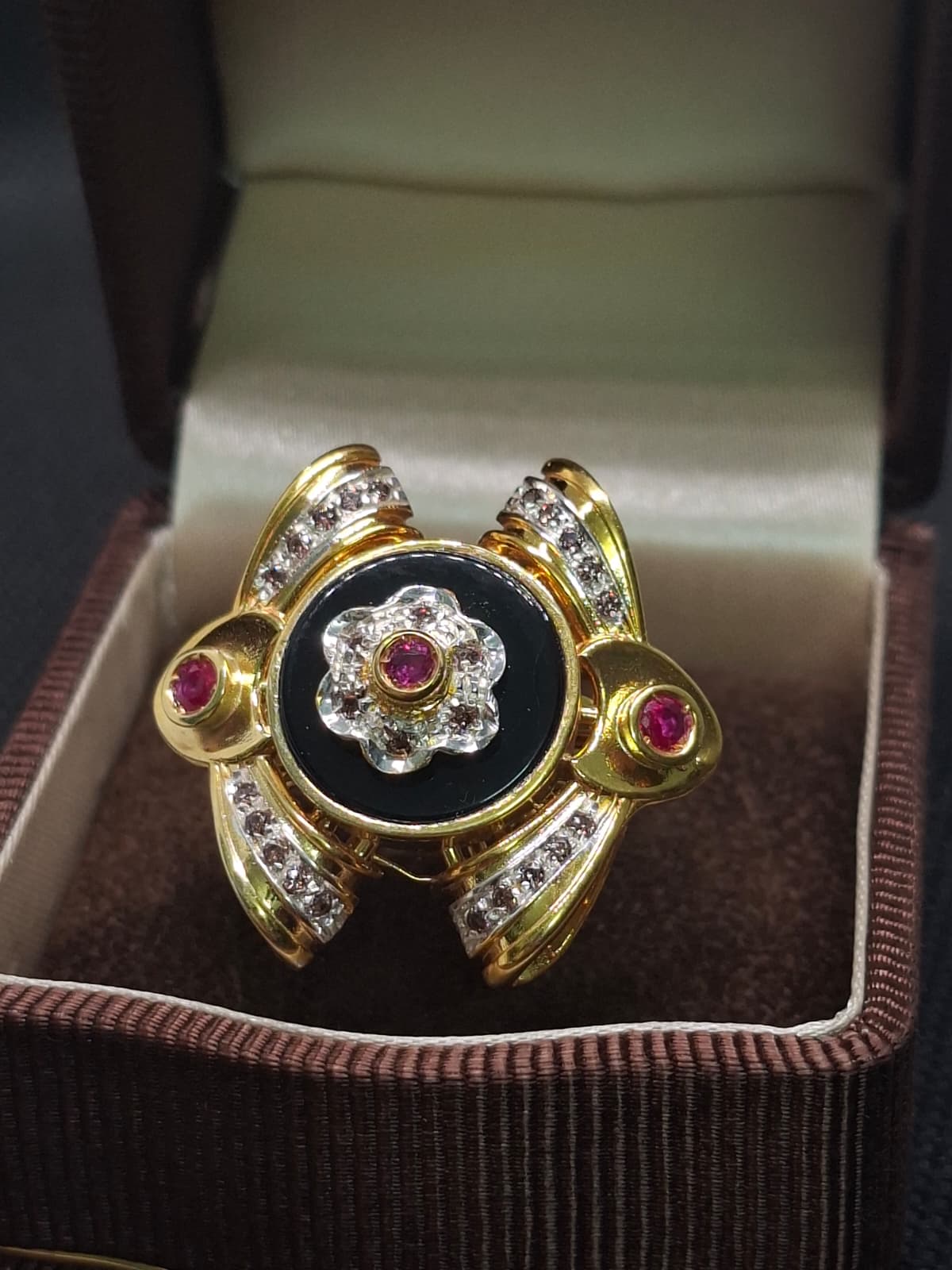 Anello oro e onice con rubini
