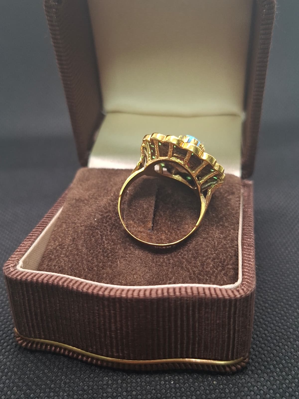Anello stile vittoriano opale e smeraldi