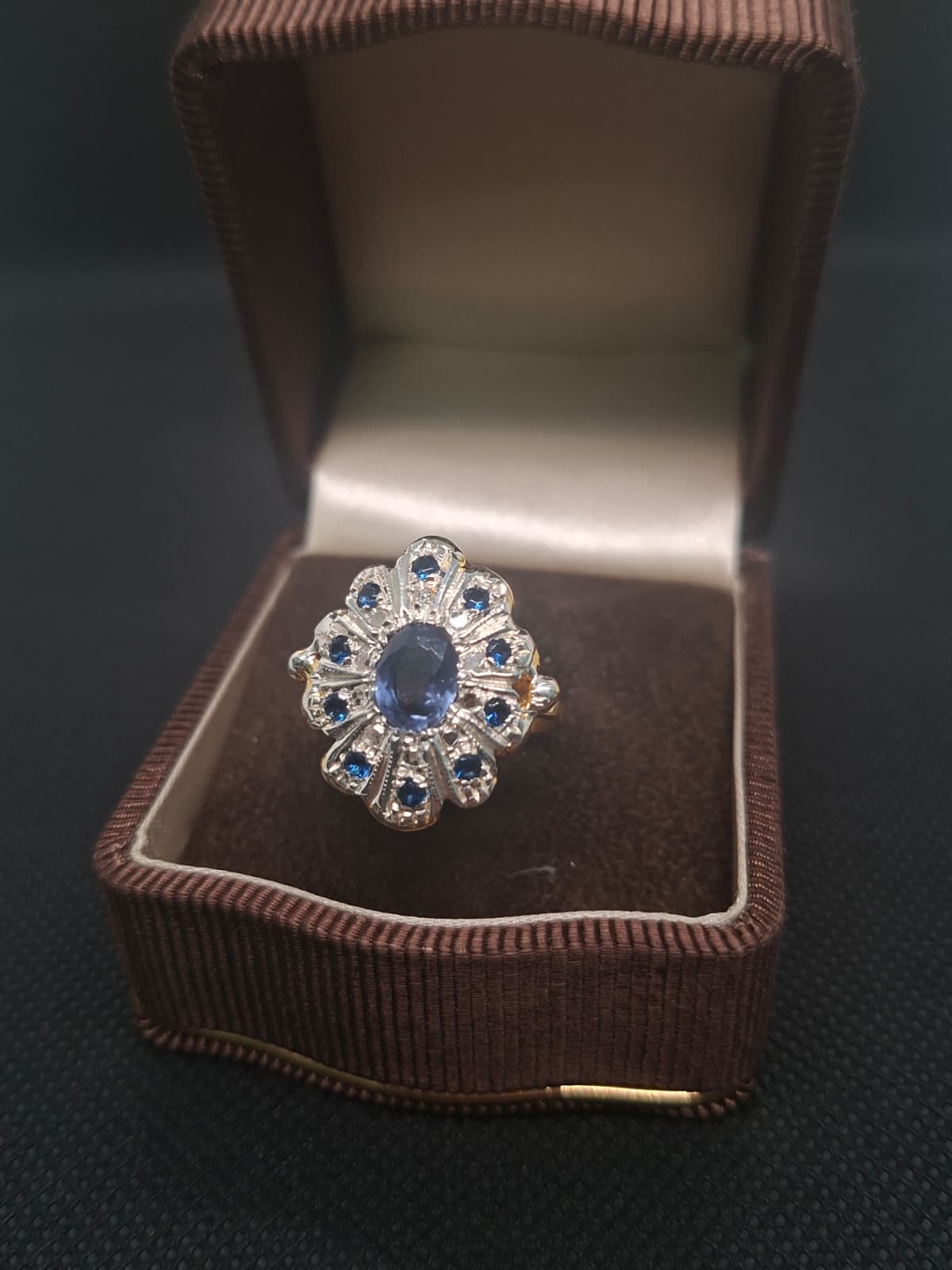 Anello stile vittoriano