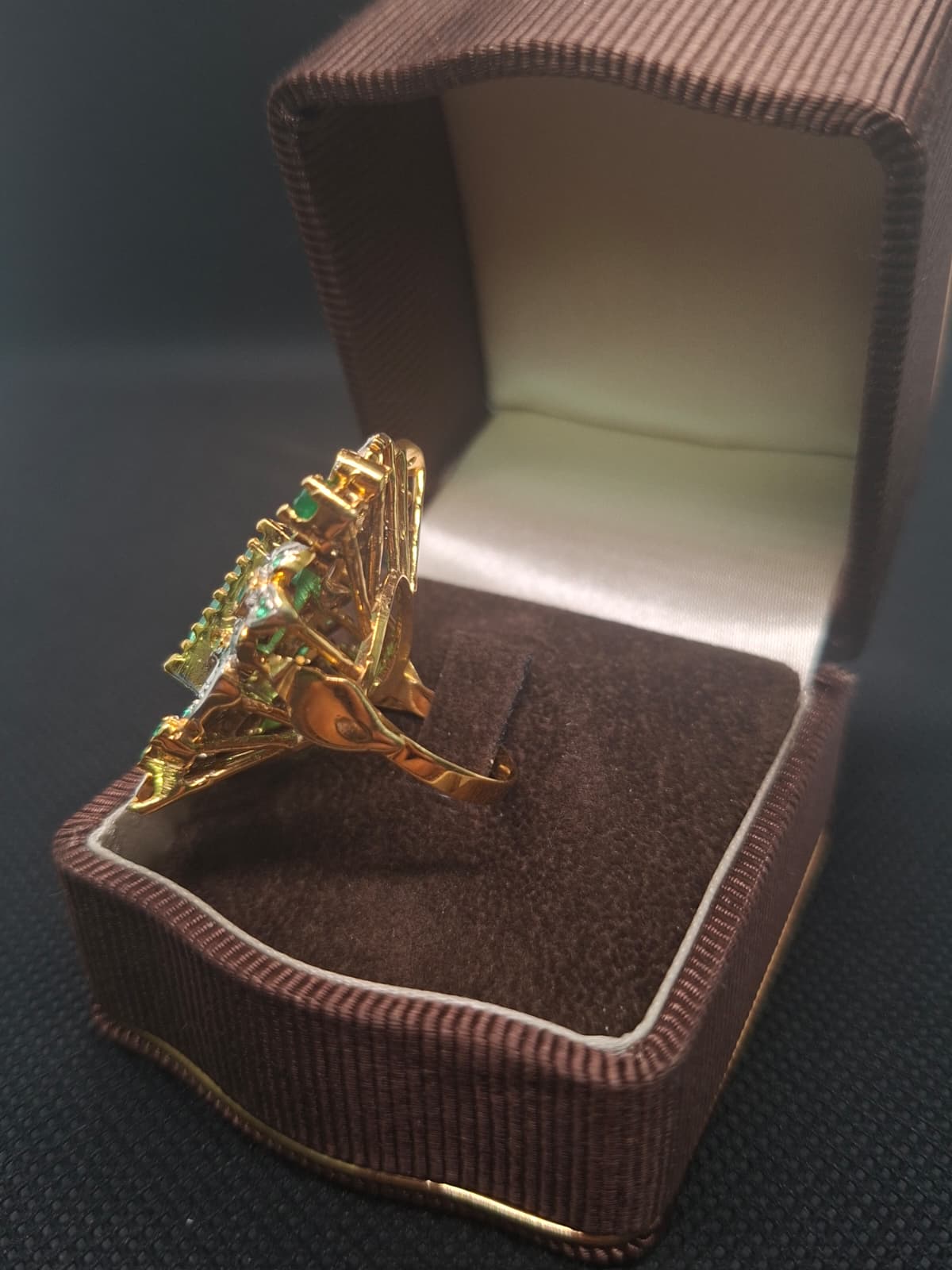 Anello stile liberty