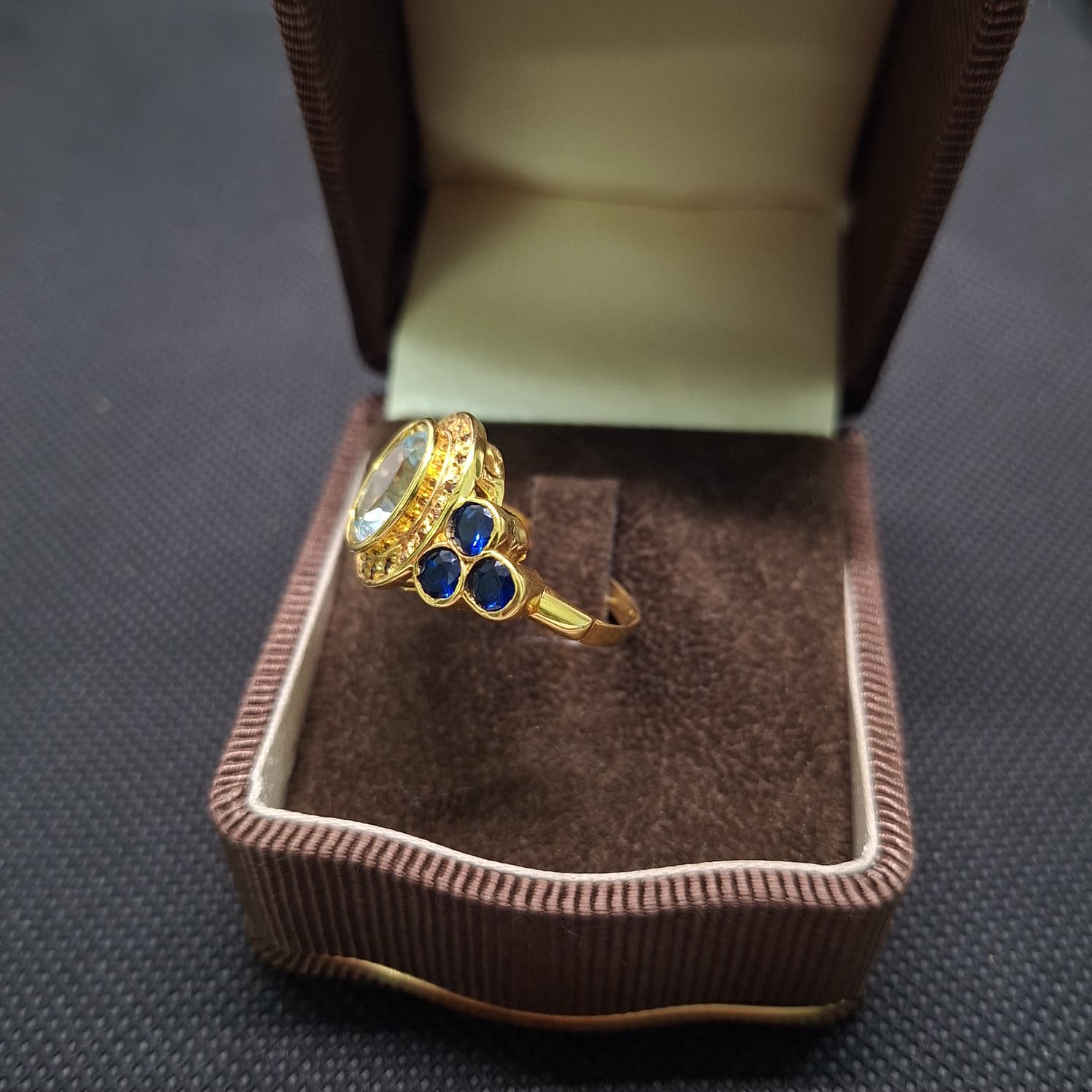 Anello stile vittoriano